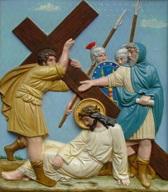 Simon von Cyrene hilft Jesus das Kreuz tragen
      
